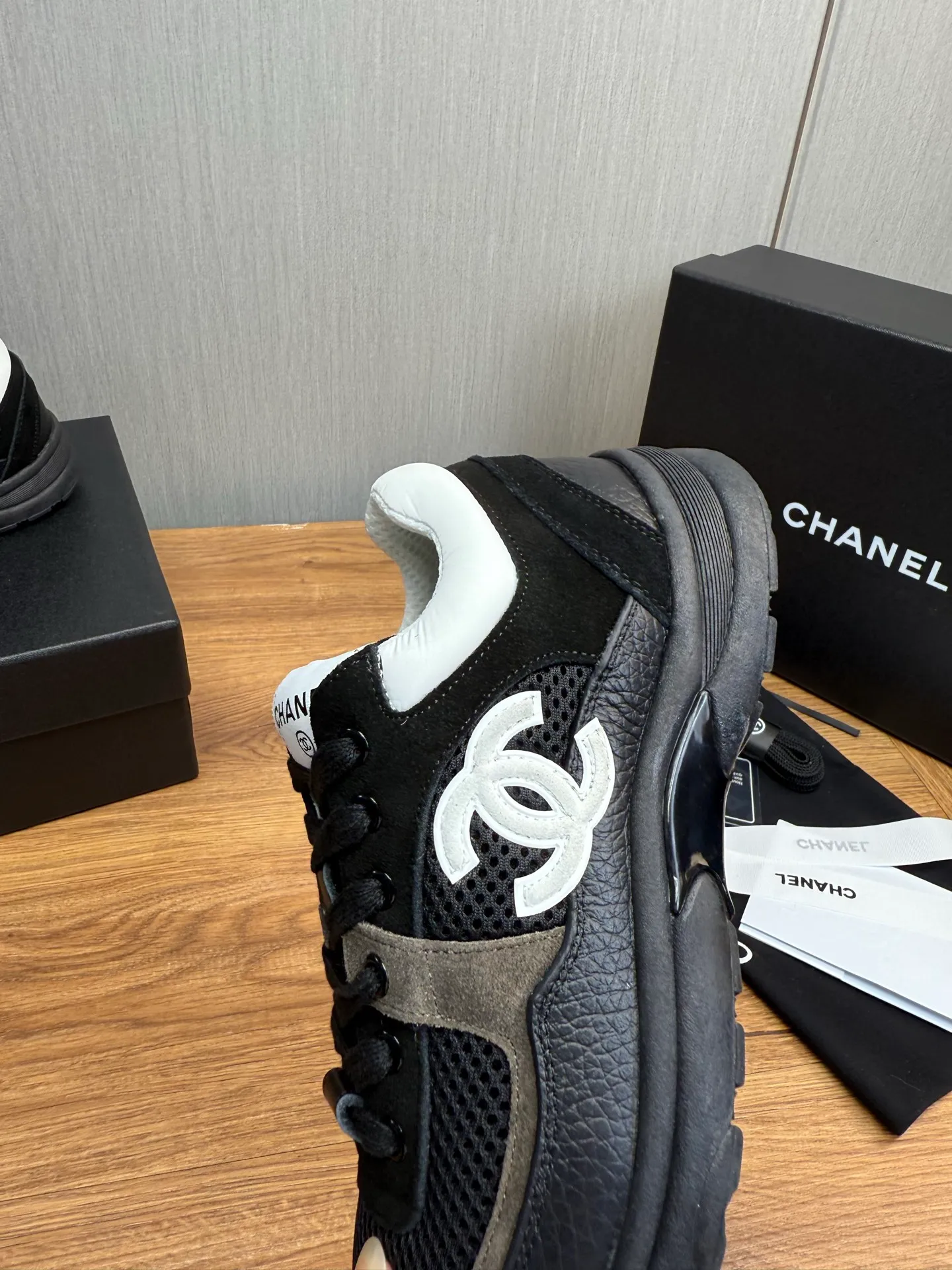 Men's men's shoes 💰600💰 Chanel Chanel 25A latest couple's white shoes casual sports shoes skate shoes 🩷💚 original purchase and development production Xiaoxiang C Home counter another super hot model, loved by Internet celebrity bloggers and ladies, various praises on social platforms, super popular and high quality 😍😍 latest material classic black and white color matching The upper foot is full of fashion 🎊🎊 ▪️Material: Original customized imported cowhide material ▪️Inner lining: Customized mesh ▪️Sole: Original open-molded TPU non-slip outsole ▪️Size: 35-44